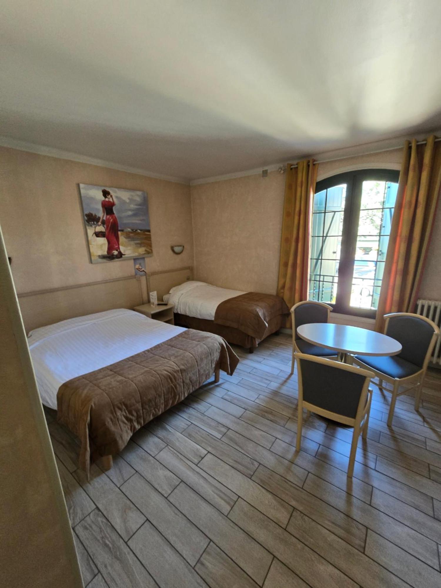 Hotel Les Aromes 2*